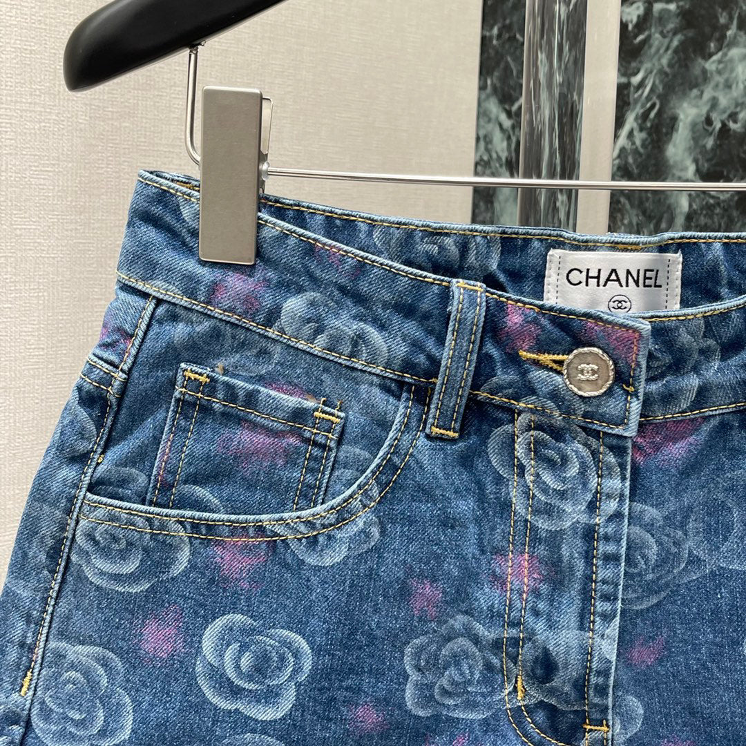 Printed denim shorts