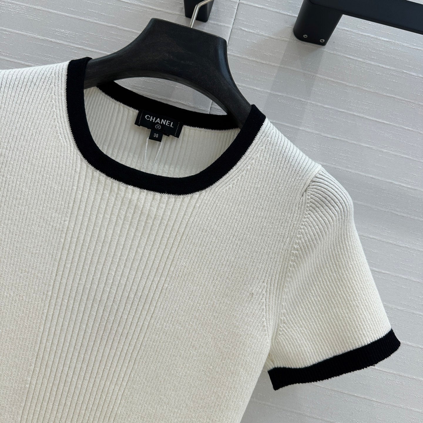 Colorblocked Side Slim Knit Top