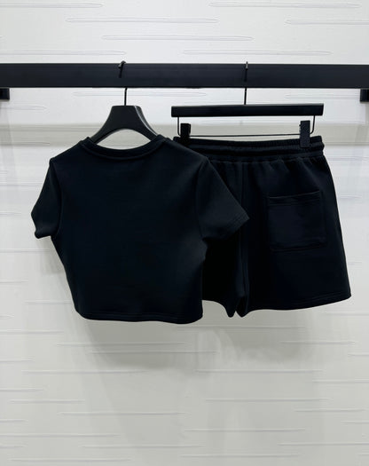 Round neck cotton short sleeves + stretch shorts