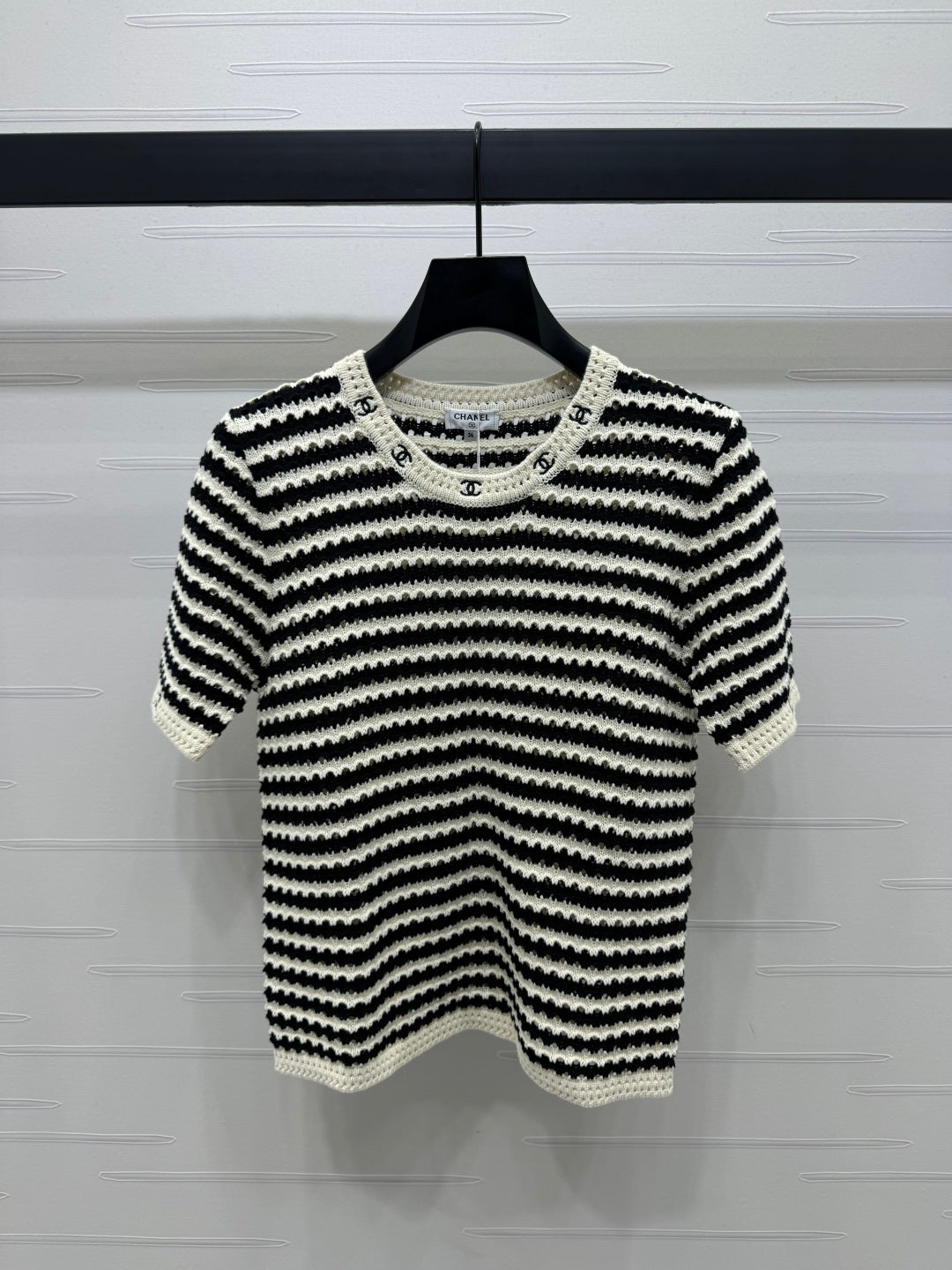 Striped knit short sleeves