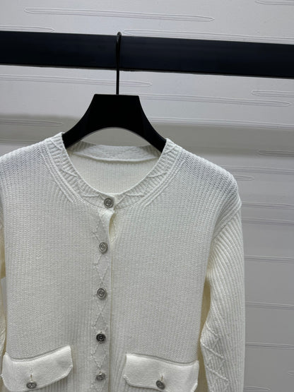 Crew neck knitted cardigan