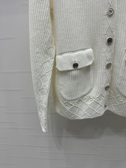 Crew neck knitted cardigan