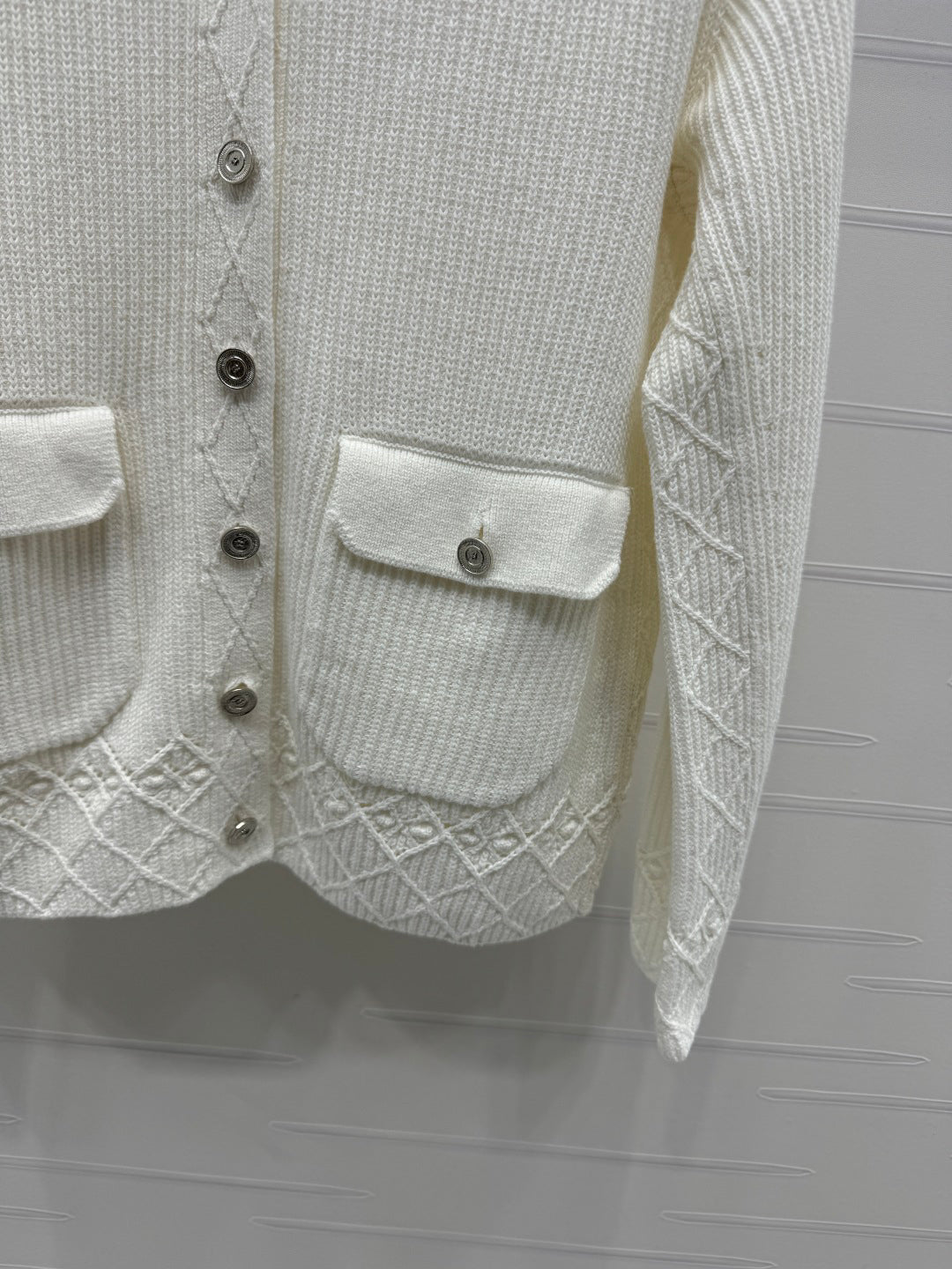 Crew neck knitted cardigan