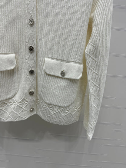 Crew neck knitted cardigan