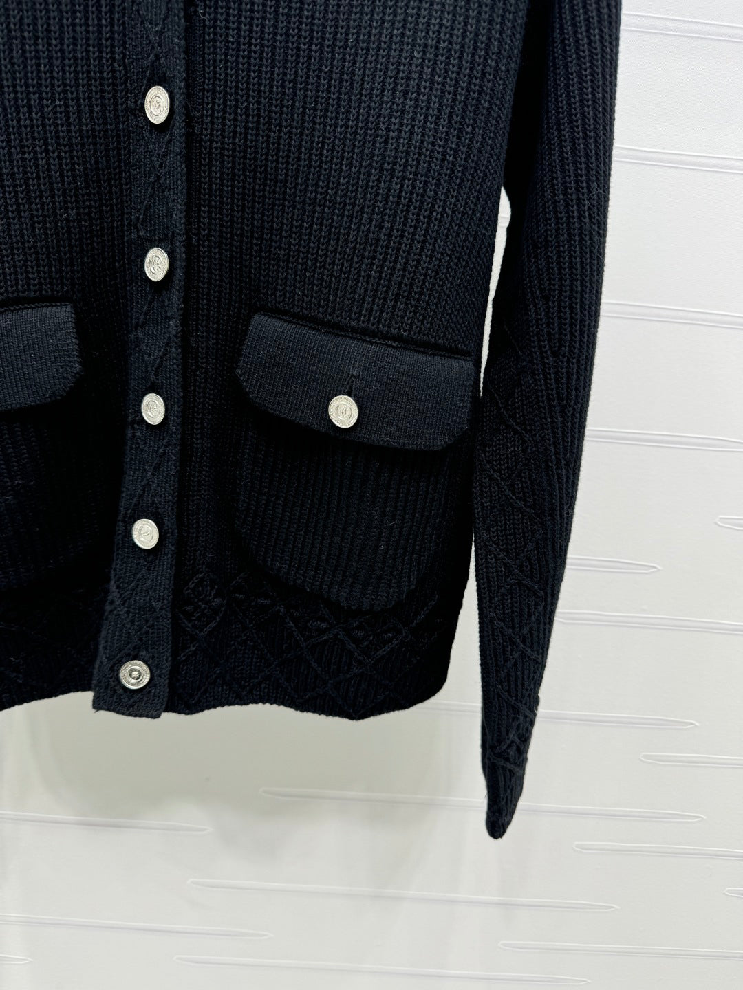 Crew neck knitted cardigan