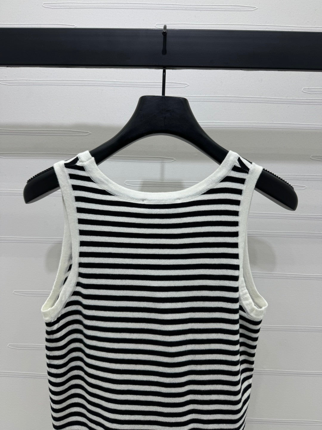 Lettering embroidered striped knitted vest