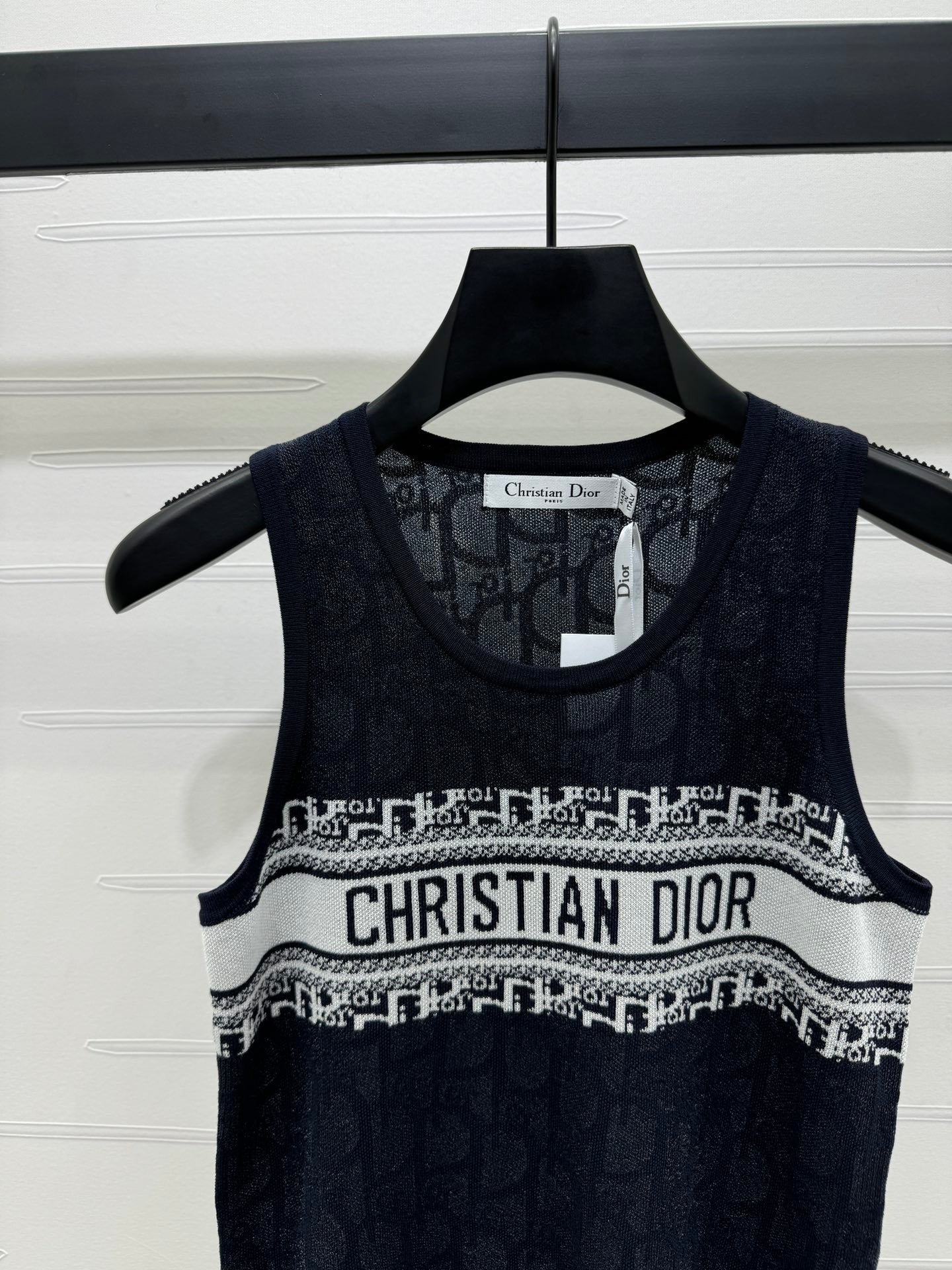 Contrast logo knitted vest