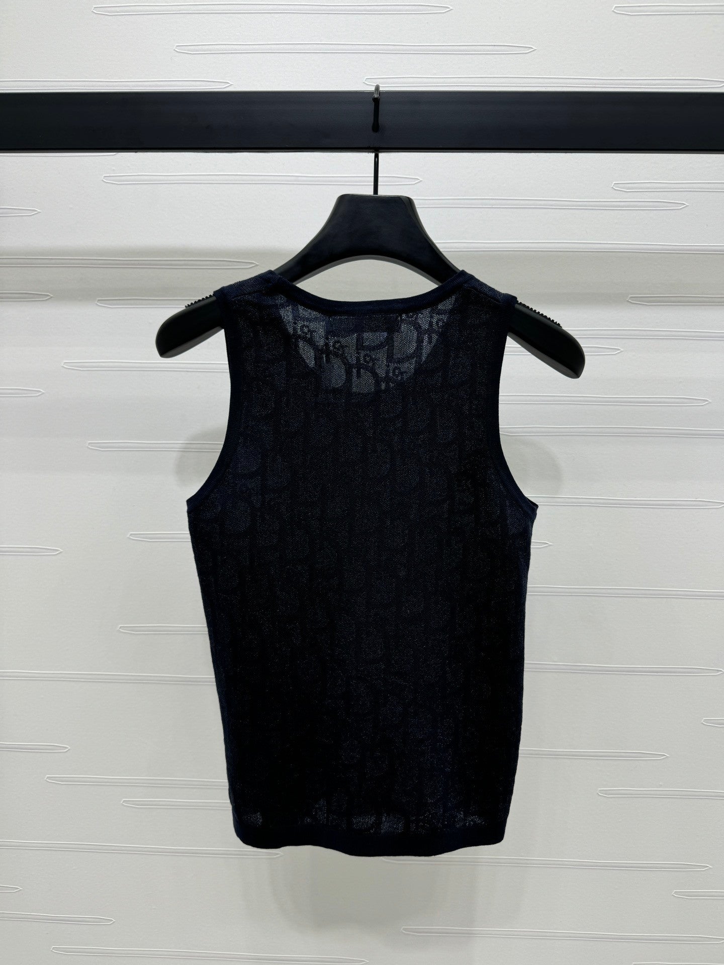 Contrast logo knitted vest