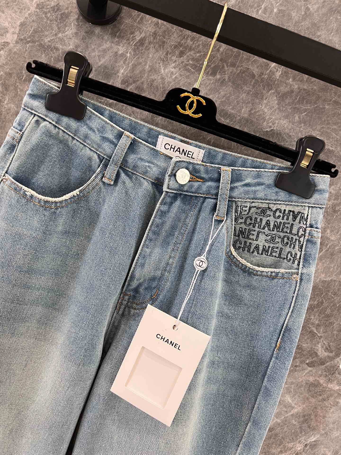 Front and back pocket lettering trousers