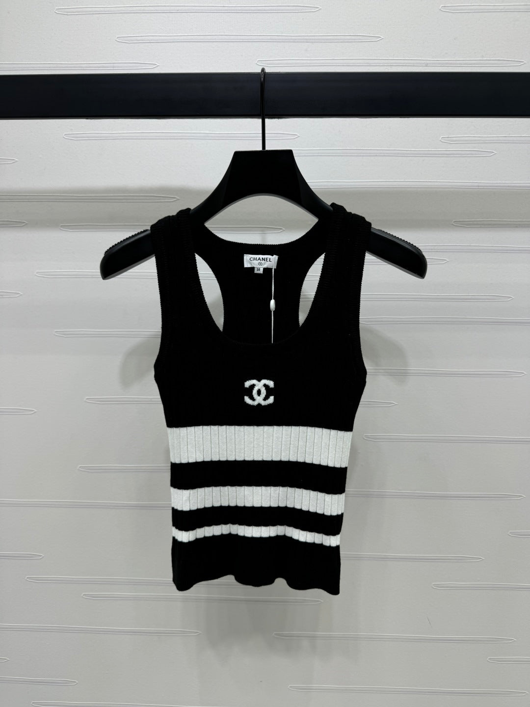 Contrast striped knitted vest