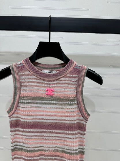 Contrast Stripe Crewneck Knit Vest