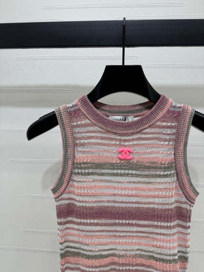 Contrast Stripe Crewneck Knit Vest