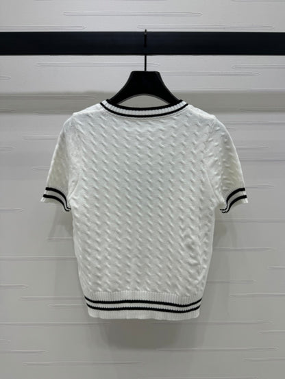 Twisted dark knit short sleeves