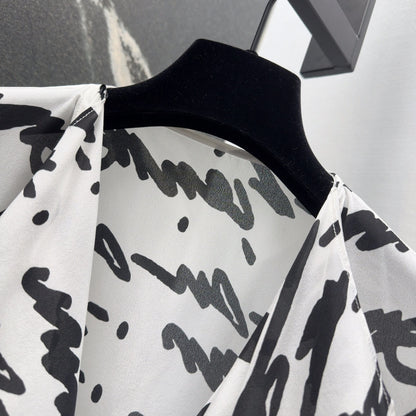 Early spring new classic black and white contrast silk short shirt