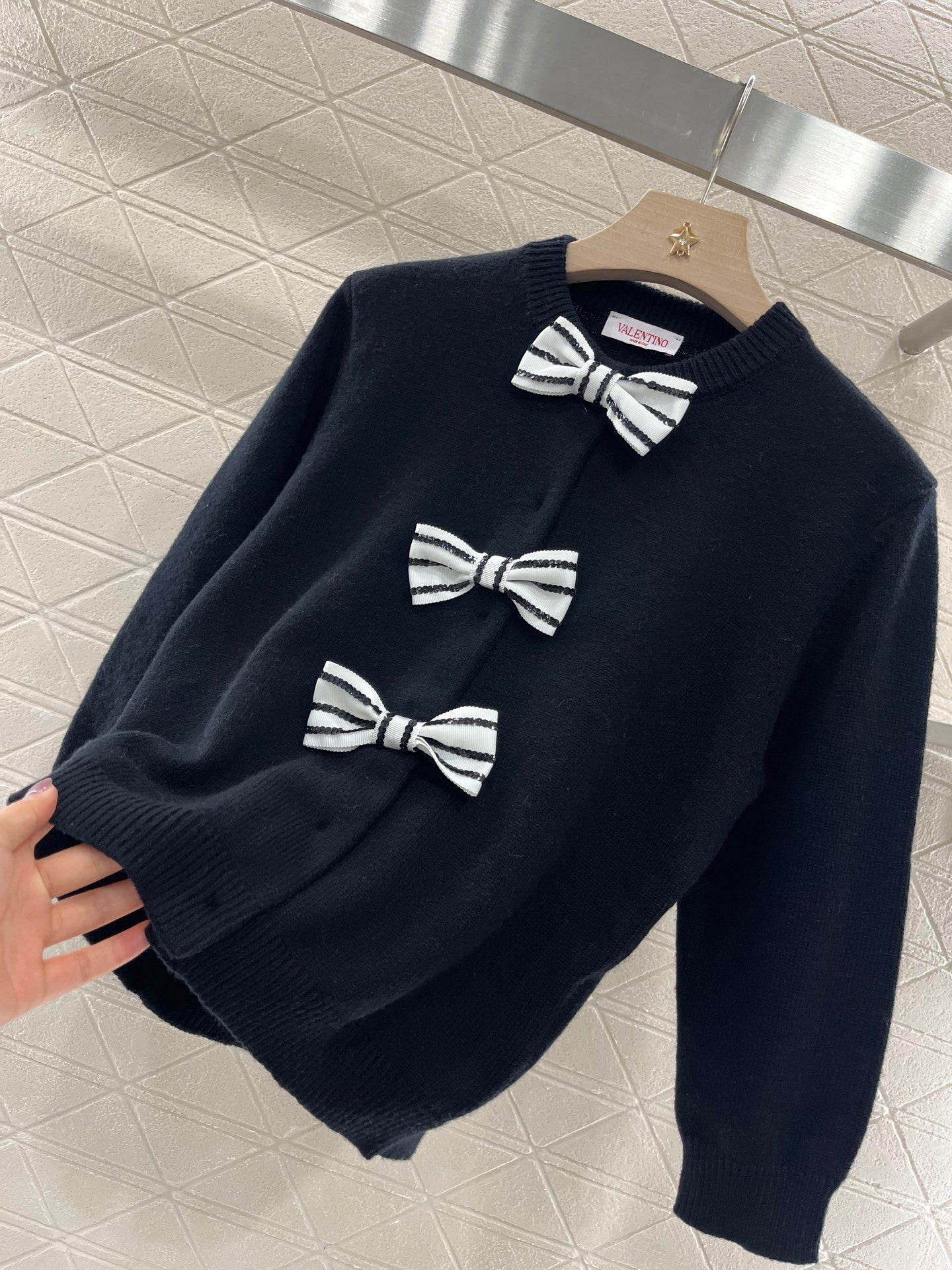 Bow crew neck knitted cardigan