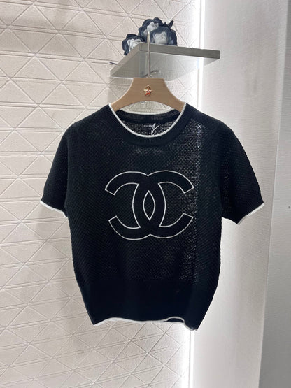 Knitted short sleeves with logo cutout