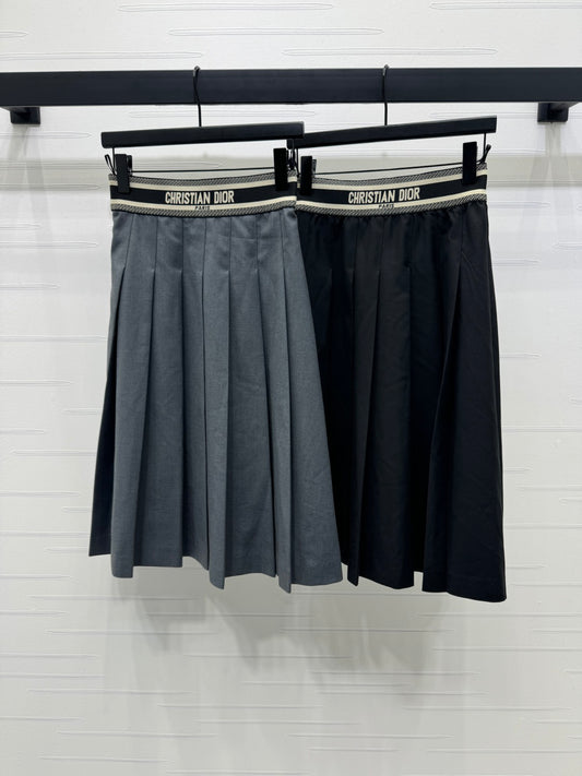 Elastic waist pleated skirt