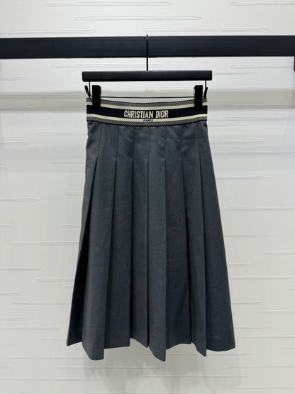 Elastic waist pleated skirt