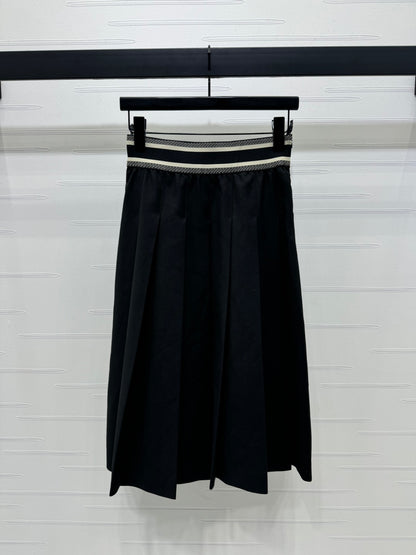 Elastic waist pleated skirt