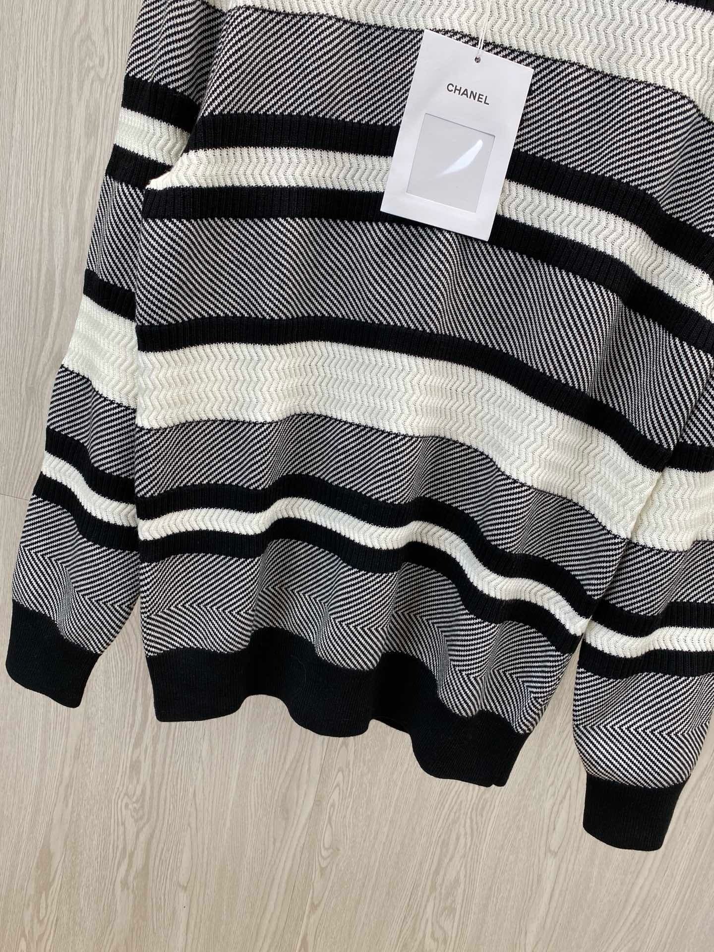 Double CC logo embroidered striped knitted pullover sweater