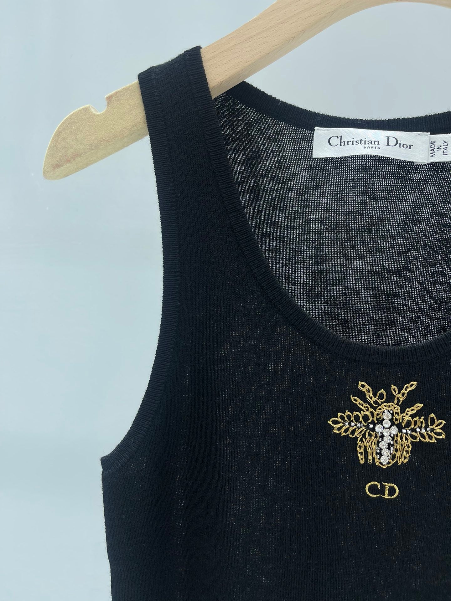 Embroidered knitted vest