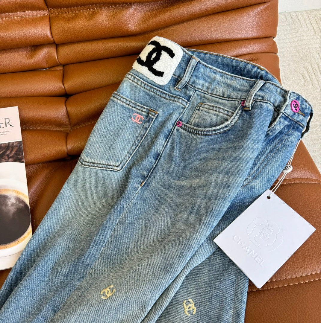 Embroidered straight jeans