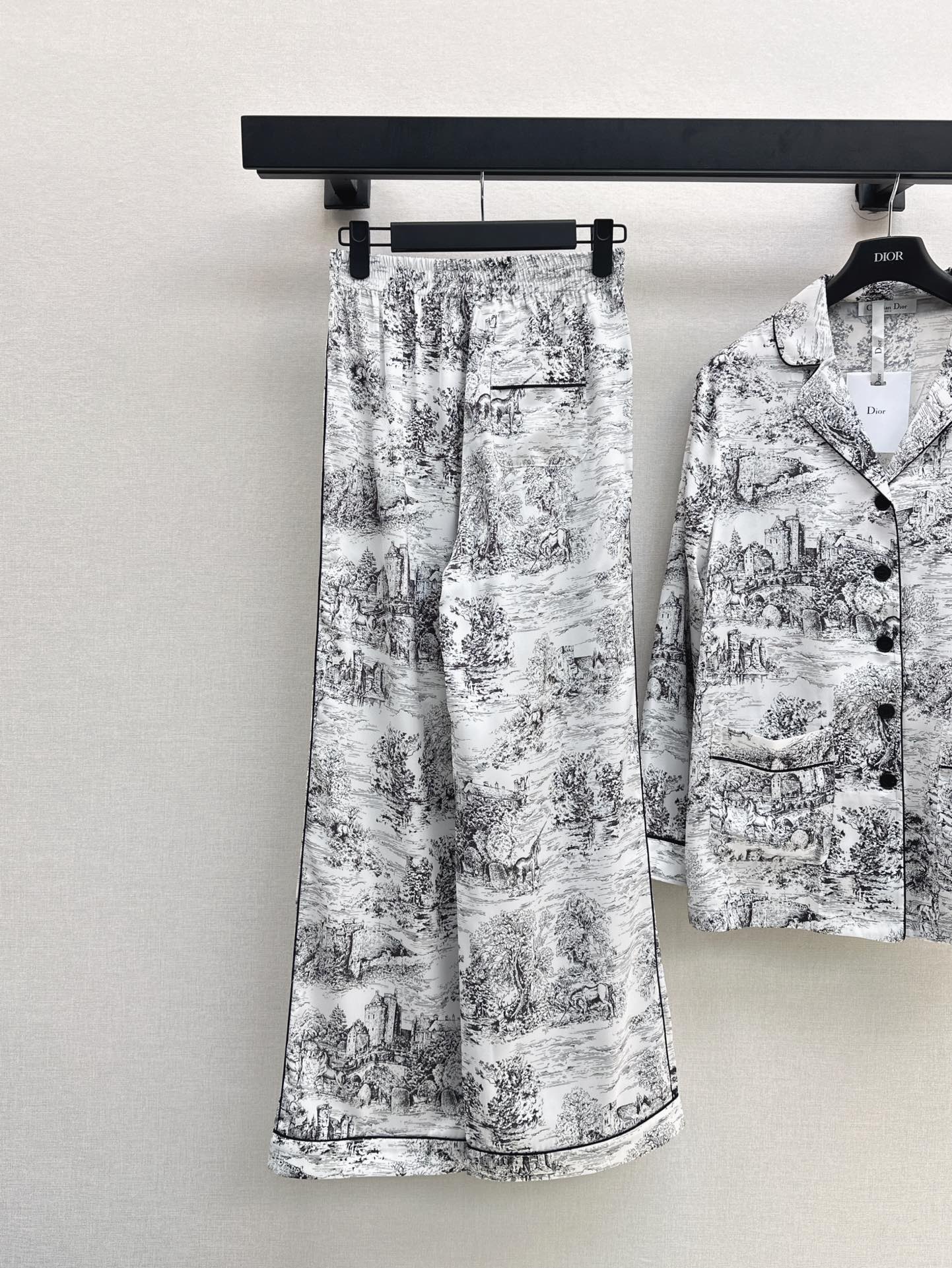 New Landscape Print Lapel Top and Pants