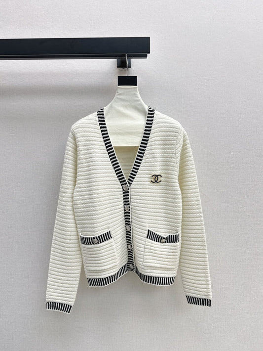 New contrast color V-neck logo knitted cardigan